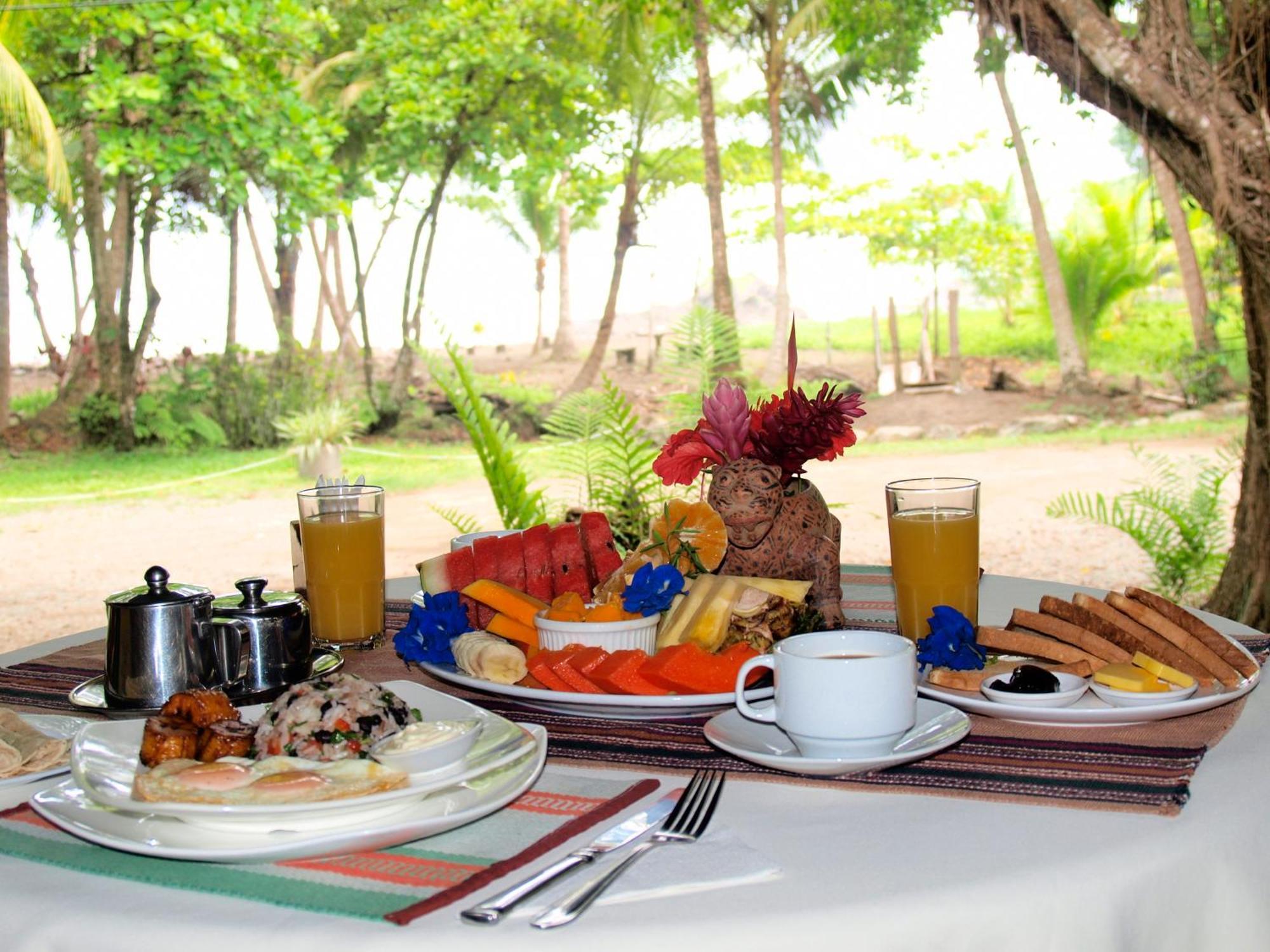 Hotel Roca Verde Beachfront プンタレナス エクステリア 写真
